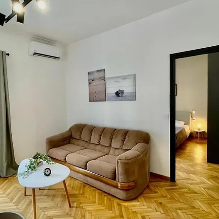 Stylish Spacious Apt At The Centre Of Monastiraki *